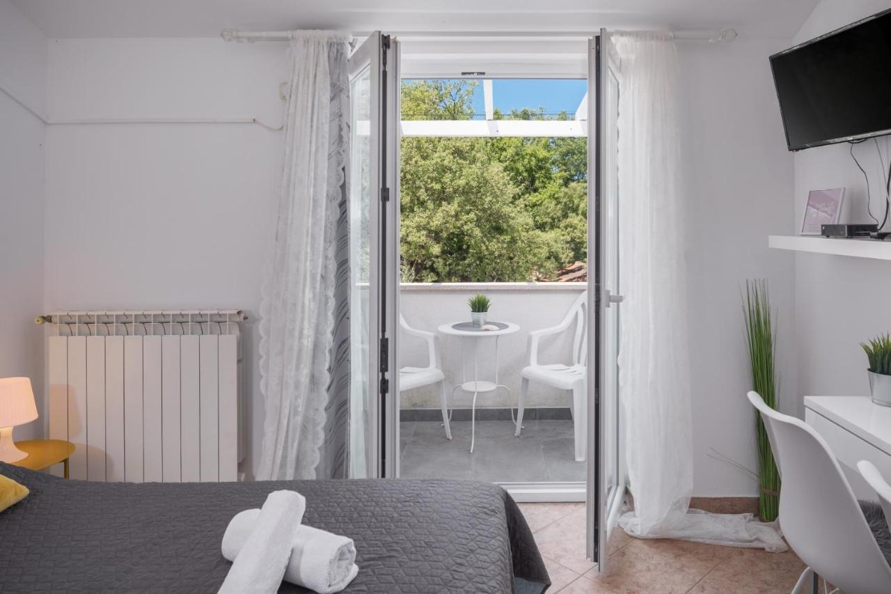 Martina Guest House Porec Exterior photo