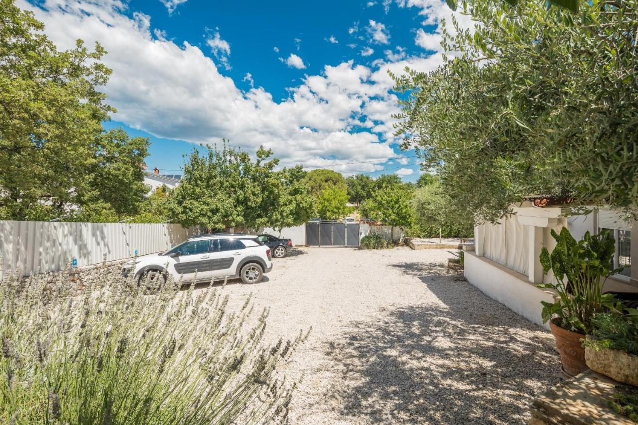 Martina Guest House Porec Exterior photo